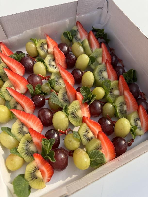 Канапе Клубничный махито