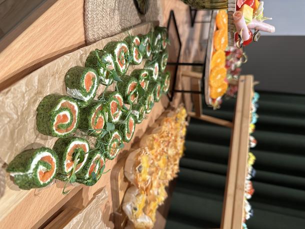 Шпинатные рулетики с лососем