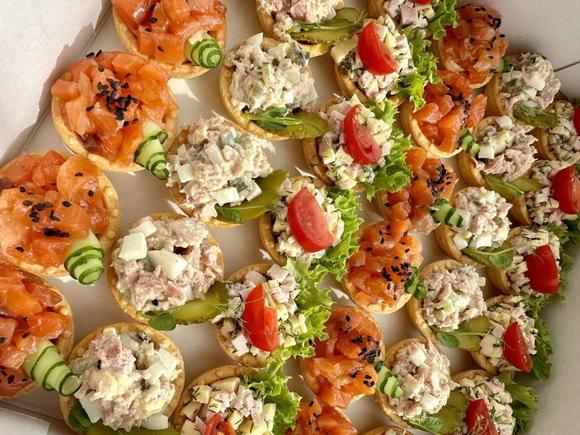 Ассорти закусок и канапе на 41-45 персон в Туле